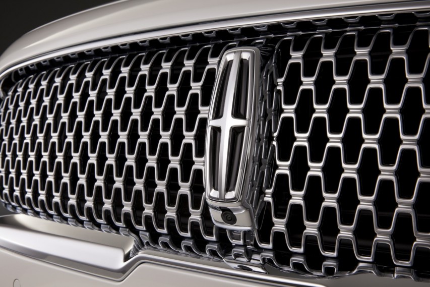 2016-02-23-1456188578-457547-17LincolnContinental_18_HR